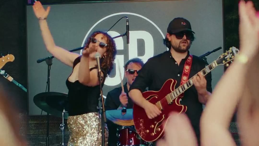 GUILTY PLEASURE live: Montage aus vier Auftritten